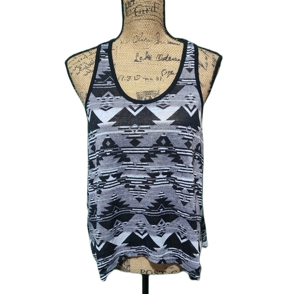 No Boundaries | Geometric Lace Gray and Black Tank Top |  Large - Picture 1 of 5